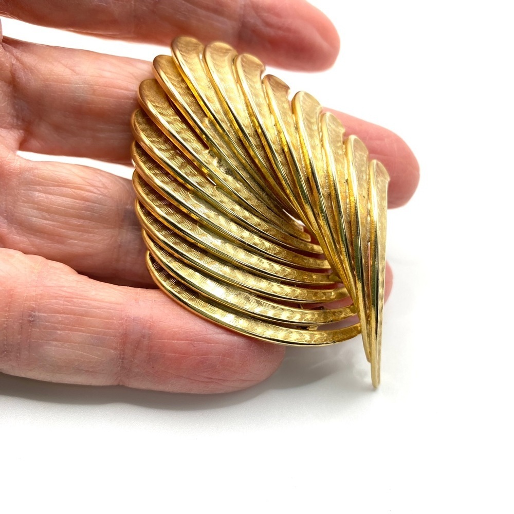 Vintage Gold Tone Textured Large Leaf Brooch